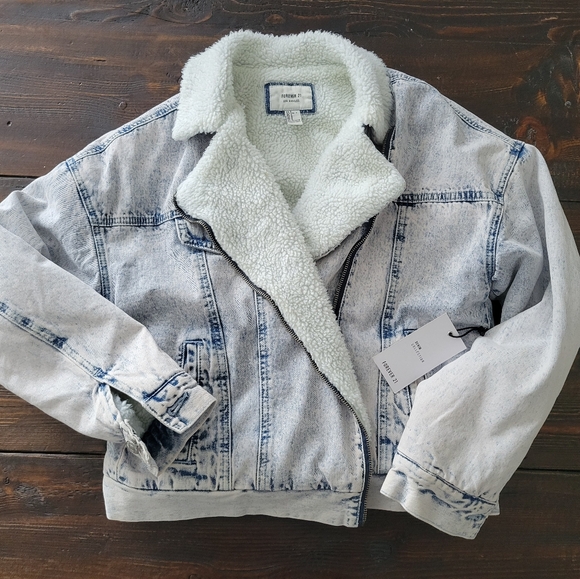 Forever 21 Jackets & Blazers - NEW NWT Forever 21 Light Blue Denim Jacket with White Sherpa-S